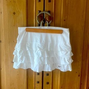 SUPER CUTE NIKE SKIRT!!!! size small:)
